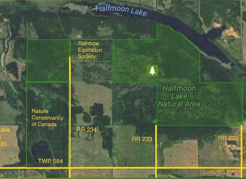 Map showing area under protection south of Halfmoon Lake. Government lands are in green shading. Prepared 2017 by Richard and Vera deSmet.